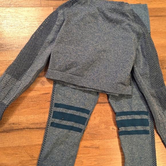 Workout Outfit - Picture 2 of 4